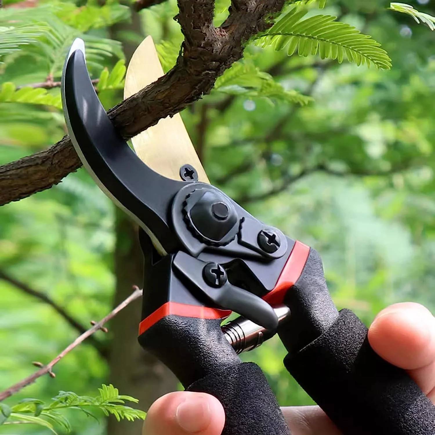 Specification：
Name: Garden tools - Pruning shears
Material: Titanium Steel + Alloy Steel
Color: Black
Size: 8.07x6.49x1.17 inch
Weight: 0.64 lb

Features:

✅These quality snips come with precision-sharpened blades and are ready to tackle all of your deadheading, trimming, and shaping needs for your roses, annuals, vegetable, bonsai and small flower gardens.

✅Low-friction coating resists rust, helps the blade glide through wood and prevents the pruner from gumming up with sap and debri.

✅Bypass blade design is ideal for pruning green, living growth like ornamental shrubs and trees.

✅Anti-slip black cushion handle. Long handle grip garden shears with shock absorbing pads. Help Reduce Repetitive Hand Motion Injuries, Hand Fatigue & Wrist Strain.

✅Ideal Versatile Gardening Trimmers for General Yard, Farm Work, Hunting, Trail riding & Multi-Purpose Intensive Pruning.